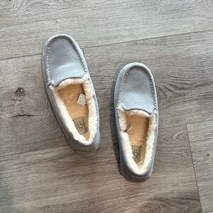 UGG Women’s Light Gray Ansley Slippers